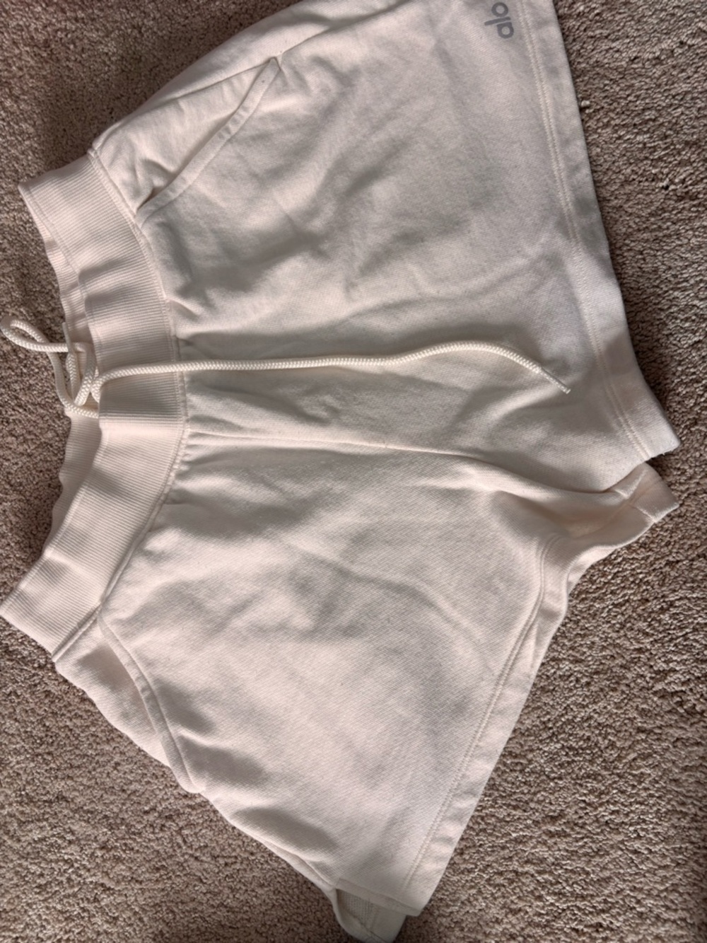 ALO Yoga Cream Ribbed shirt and Matching Cream Shorts Set - Picture 2 of 4
